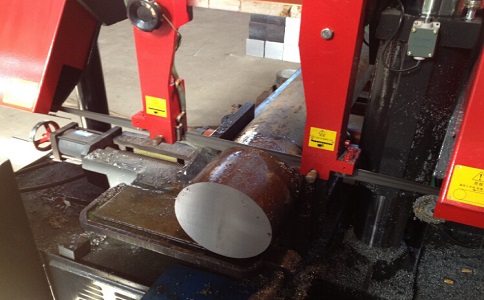 汉源卧式带锯床加工时出现明显振荡如何排查？